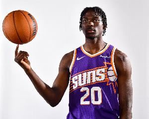 31号秀弗莱明：季前赛攻防都很自在 还在适应球队进攻空间