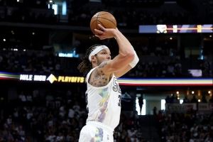 天道酬勤！戈登生涯三分命中率仅33.1% 上季43.6% 今天上半场7中7