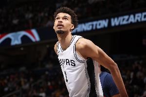 高度赞赏！奥拉朱旺：唯一能打破我盖帽纪录的人是文班亚马