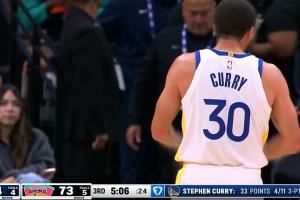  半节已砍18分！库里追身三分轰进！勇士反超