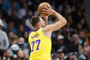  瘦77果然不一样！东契奇本赛季已经4次砍下40+ 与上赛季持平