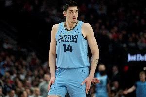  攻防状态还行！埃迪迎赛季首秀 6中3&9罚7中拿到13分7板2断2帽