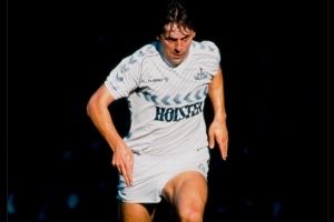  热刺旧将加尔文患中风目前处于康复期，俱乐部为其送上祝福