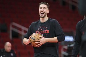  申京：有时上半场表现不佳反而对我有好处 因为我会对自己不满