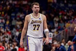  不远不进啊！东契奇加长超远三分出手命中 此前4中0