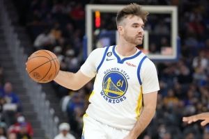  17场联盟最多！斯潘塞：我们打了这么多比赛 庆幸球队现在很健康